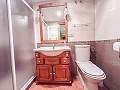 Spectaculair appartement op de begane grond met binnenpatio in Almansa in Spanish Fincas