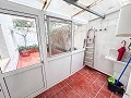 Spectaculair appartement op de begane grond met binnenpatio in Almansa in Spanish Fincas