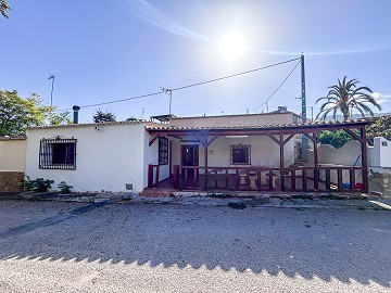 Spacious Cave House with Land in Casas del Señor