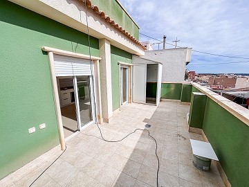 Beautiful fully renovated penthouse with garage in Crevillente