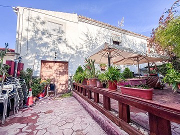 Semi-detached with Land and Garage in Sax