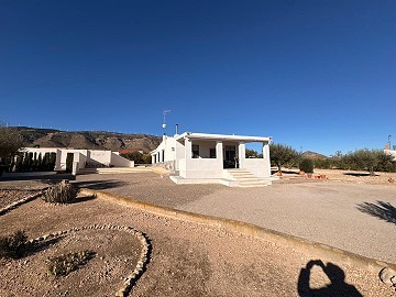 Impresionante casa de campo de 3 dormitorios con piscina en Caudete