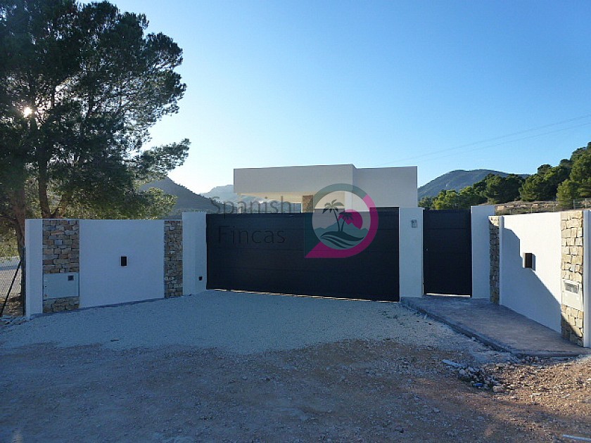Villa for sale in La Romana, Alicante  in Spanish Fincas