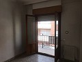 Apartamento con garaje en el centro de la ciudad in Spanish Fincas