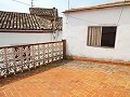 Groot herenhuis met 2 aparte appartementen en garage in Spanish Fincas