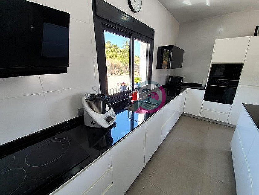 Modern new villa 3 bedroom villa with pool and garage key ready now in Spanish Fincas