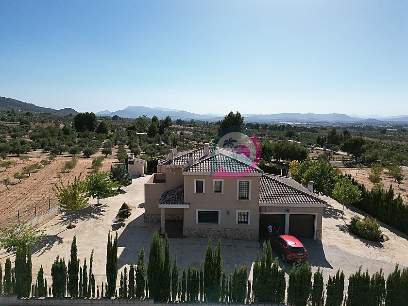 Large executive 5 bed home with 10x5 pool in Spanish Fincas