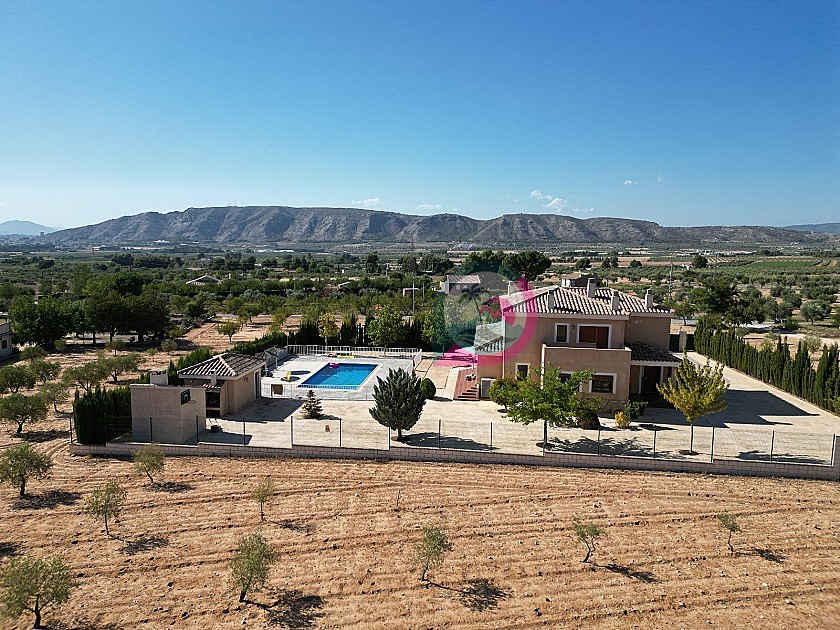 Large executive 5 bed home with 10x5 pool in Spanish Fincas