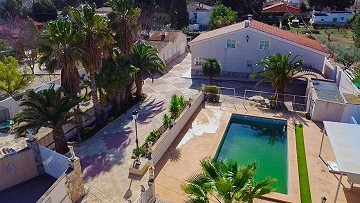 Lovely villa in-between Sax and Elda with Pool and Guesthouse