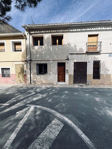 Nice and spacious 4 Bed village house in Pinoso
