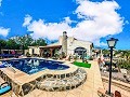 Villa with stunning views and pool in Spanish Fincas